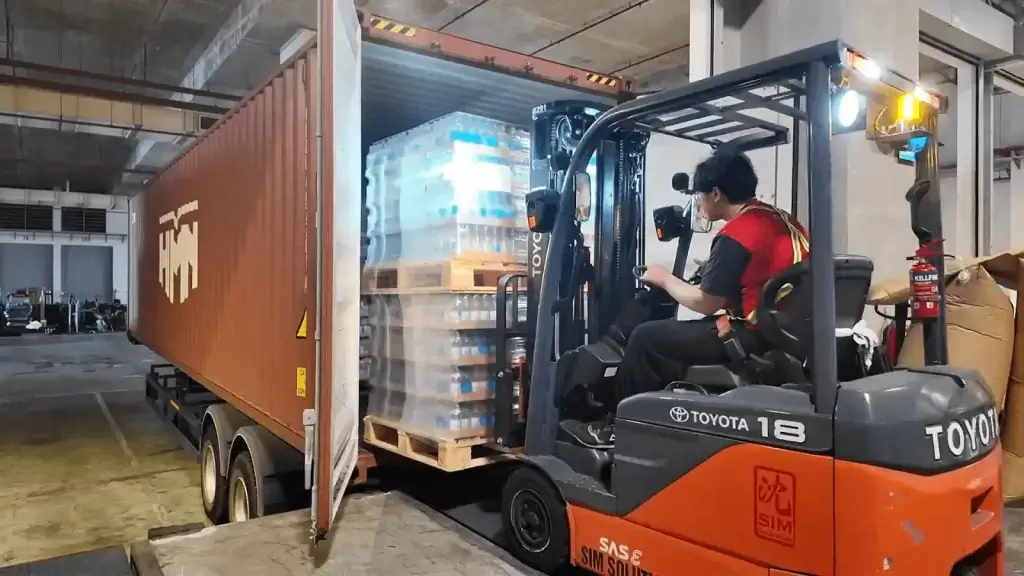 key benefits of outsourcing logistics service