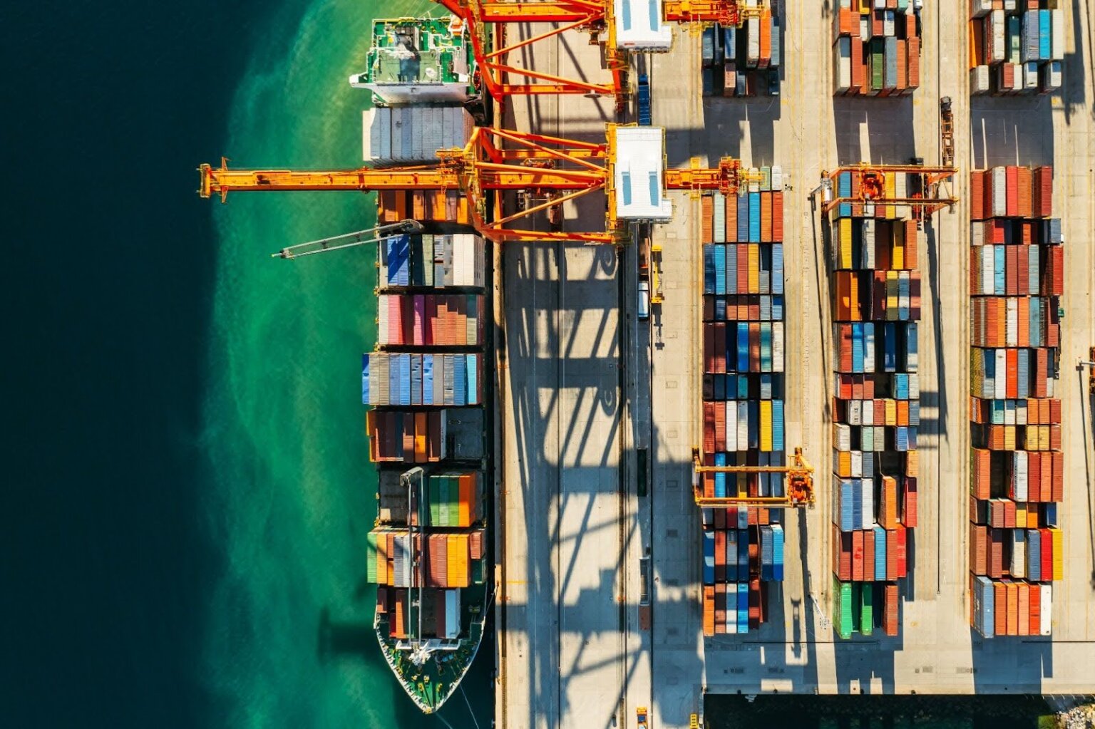Pros and Cons of Outsourcing Supply Chain